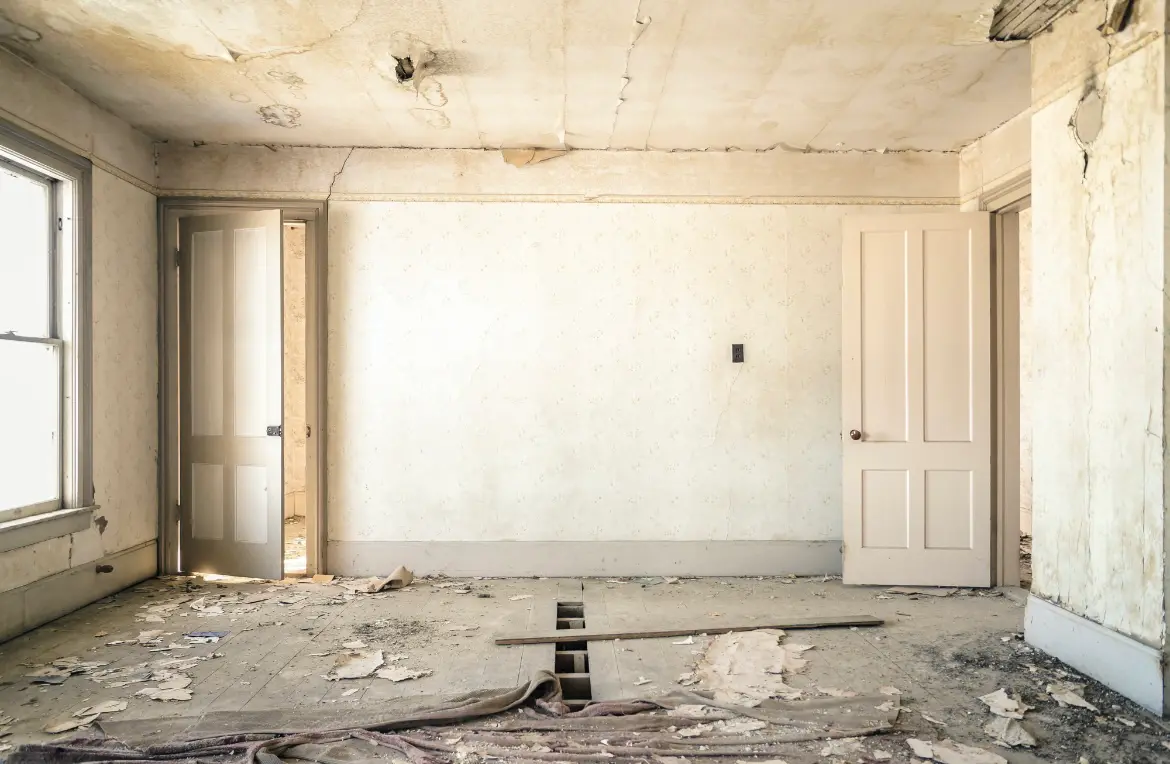 Waste disposal crew managing a cleanout project in Firebaugh